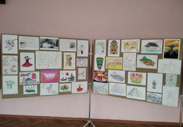 Виставка артпроєктів учнів 10-х класів до Всесвітнього дня мистецтва
