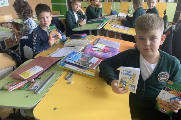 Малюнки та щирі слова воїнам від учнів 4-Г