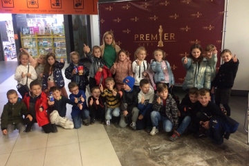 Традиційний для учнів 2-Г класу похід на мультфільм