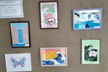 Виставка робіт учениць 9-А, 9-В, 10-В класів в техніці художнього розпису на склі