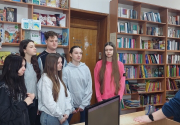 Практичне заняття з інформатики у Волинській обласній бібліотеці для юнацтва