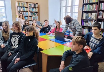 Практичне заняття з інформатики у Волинській обласній бібліотеці для юнацтва