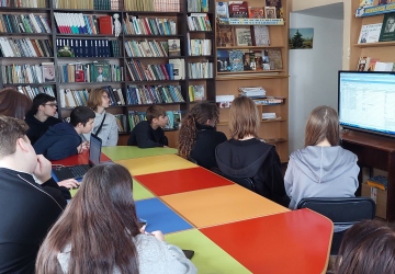 Практичне заняття з інформатики у Волинській обласній бібліотеці для юнацтва