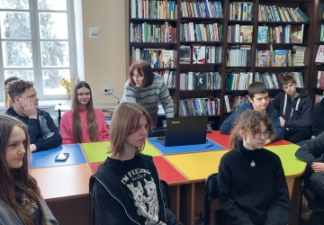 Практичне заняття з інформатики у Волинській обласній бібліотеці для юнацтва
