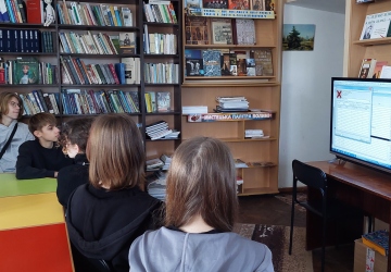 Практичне заняття з інформатики у Волинській обласній бібліотеці для юнацтва