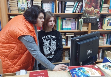 Практичне заняття з інформатики у Волинській обласній бібліотеці для юнацтва