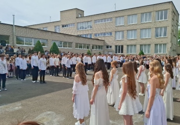 Останній дзвоник кличе у розмай