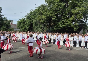 Останній дзвоник кличе у розмай