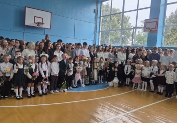 Перший дзвоник святково лунай!