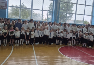 Перший дзвоник святково лунай!