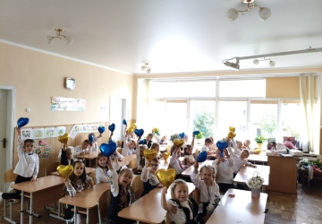 Перший дзвоник святково лунай!