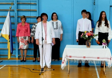 Перший дзвоник святково лунай!