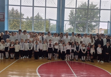 Перший дзвоник святково лунай!