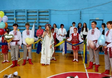 Перший дзвоник святково лунай!