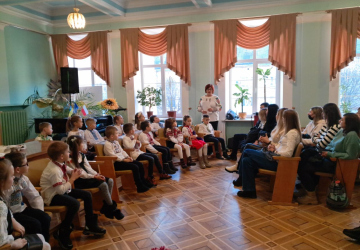 Родинна зустріч 2-В класу «Хай в серці кожної дитини лежить любов до України»
