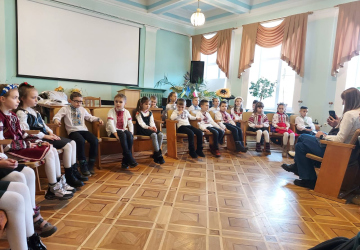 Родинна зустріч 2-В класу «Хай в серці кожної дитини лежить любов до України»