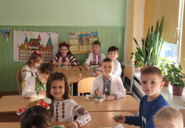 Родинне свято у 1-Б класі «Святий отче Миколаю, Україна на Тебе чекає!»