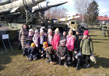 Учні 2-В класу побували на екскурсії у музеї українського війська та військової техніки
