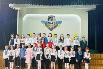 Родинне свято "Дзвенить струмочком рідна мова" в 3-Б класі