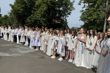 Останній дзвоник кличе у розмай