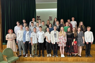 "Нема на світі вище за любов... На ній весь світ стояти завжди буде..." 